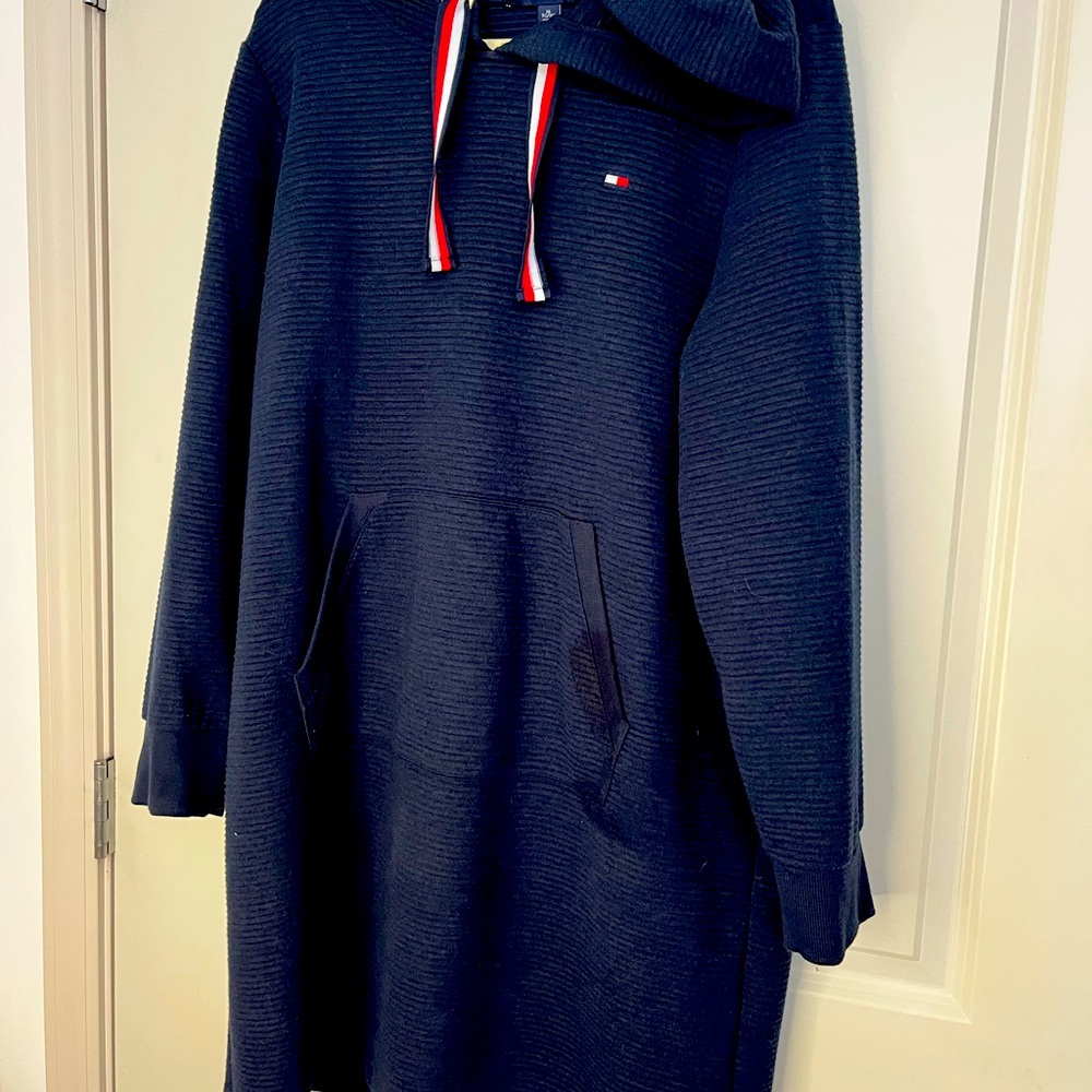 Tommy Hill finger long sleeve dress with front pocket